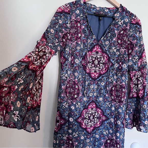 White House Black Market Medallion Floral Shift Dress Bell Sleeves XS Boho - Picture 5 of 14